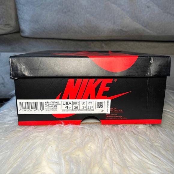 Air Jordan 1 Retro High OG GS ‘Hyper Royal’ - Picture 7 of 9